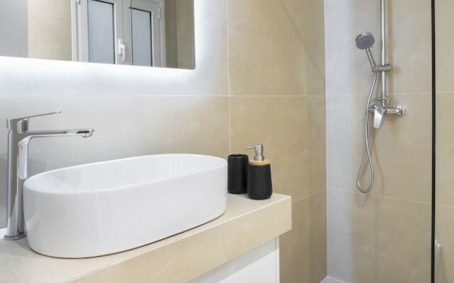 Deluxe Apartment in Kallithea