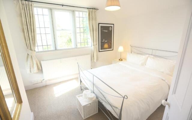 Entire Victorian Lodge in a privately gated estate with secure parking for two cars and a newly refurbished bathroom