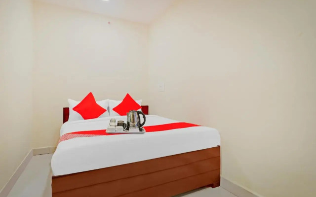 OYO 70302 Aayush Stay Inn