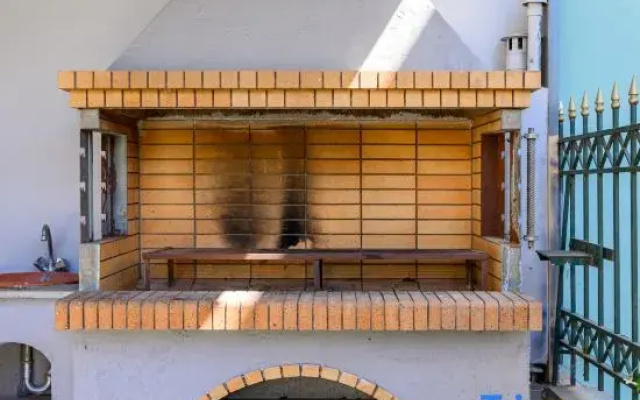 Lovehome-4BD Villa with views-15´~airport, 10´~MEC AE, 2´~bus stop,10´~Suburban Railway