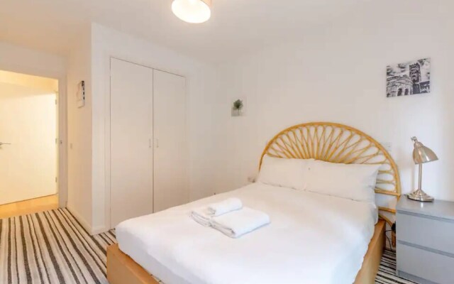 Spacious 1 Bed Apartment Near Shoreditch Park