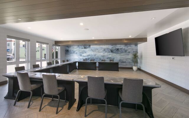 Inn at the Pier Pismo Beach, Curio Collection by Hilton