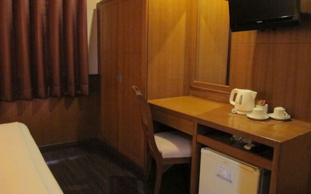 Travel Lodge Suriwongse - Adult only