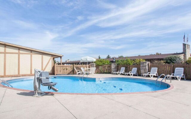 Knights Inn Toledo West