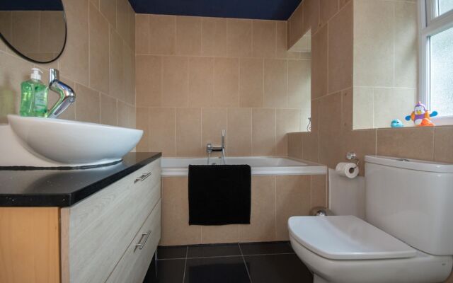 Fairwinds in Poole With 2 Bedrooms and 1 Bathrooms
