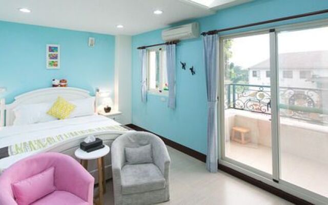 Follow Me Sweet House Bed & Breakfast