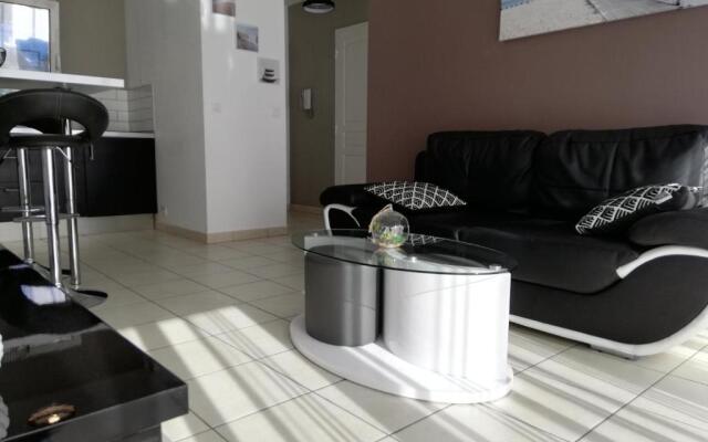 Appartement 2P et parking privé à 50m des plages.