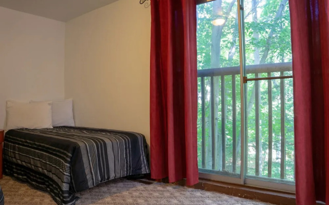 Tyrolean Village Resort-6 Bedroom Chalet