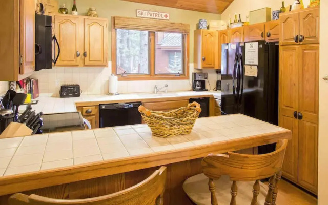 Winterset #28 - Shared Hot Tub & Sauna!