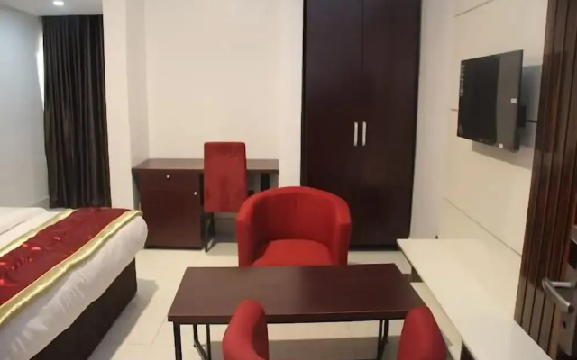 AM 2 PM Hotel and Suites