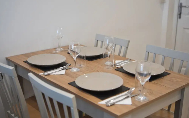 2br-central-15minwalktobeach-freeparking-wifi