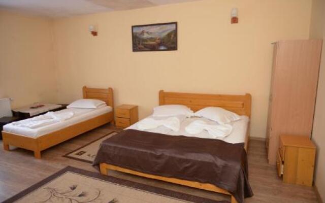 Hostel Roata Cu Noroc