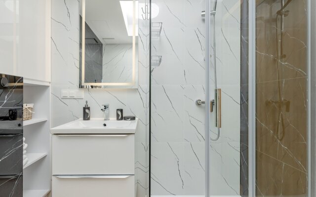 Blue Apartment With Sea View by Renters