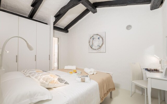 Awesome Home in Lopar with Hot Tub, WiFi & 2 Bedrooms