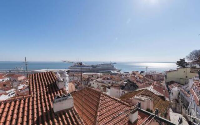 TravelingToLisbon 120 - Alfama