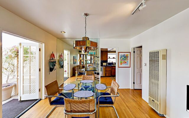 Beach Bungalow in Ventura by RedAwning