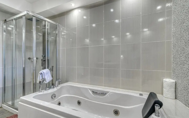 Golfinhos Magnificent Spacious 5 Bedroom Villa