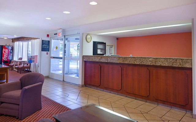 Econo Lodge Inn and Suites