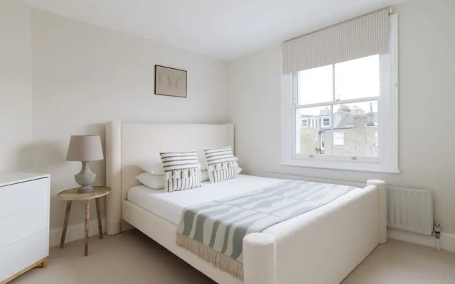 Luxury 5-bedroom Town House in Brook Green Central London