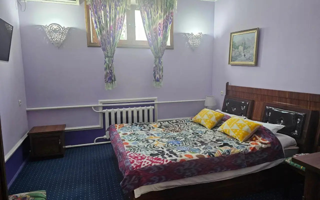 Guest House Ikathouse