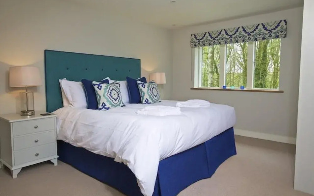 3 the Drive, Hillfield Village