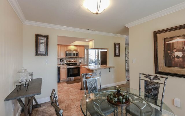 Seatuit Condominiums