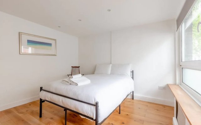 Spacious 1 Bedroom Apartment in Vibrant Angel