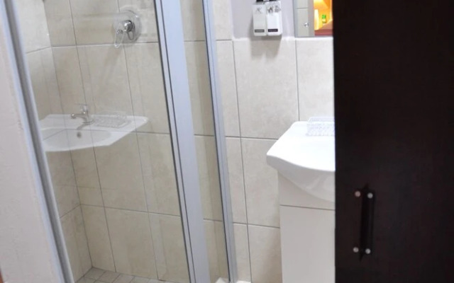 Woodpecker's Inn Guest House