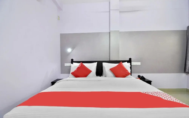 OYO 44093 Shanthi Residency
