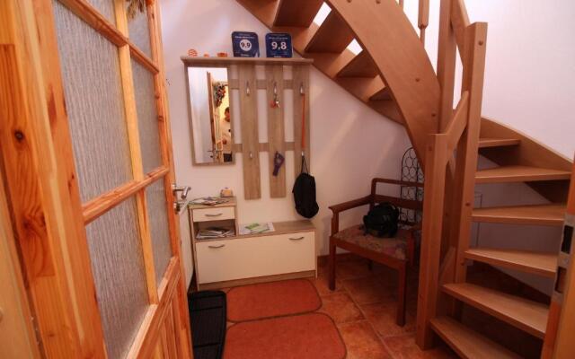 Orange Loft Apartment