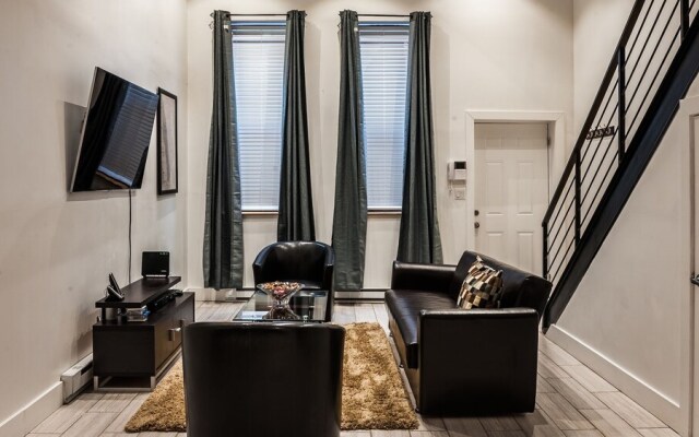 Newly Renovated Carriage House
