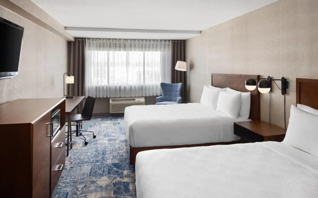 Four Points by Sheraton Edmonton South