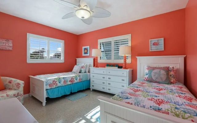 Bayside Bliss 3 Bedroom Home by RedAwning
