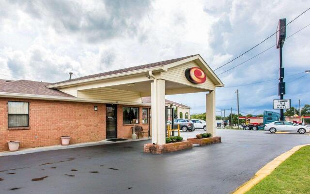 Econo Lodge North