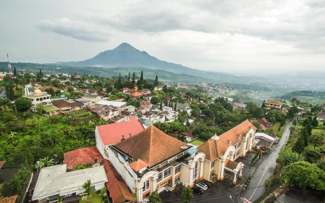 Royal Hotel and Convention Tretes