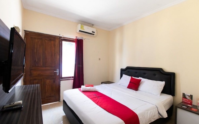 RedDoorz @ Raya Janti Yogyakarta – Guest Rooms – Yogyakarta