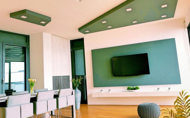 Luxury Sea View Apartment