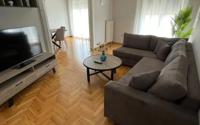 Charming Apartment - At085