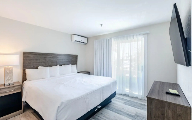 Grand Shores West