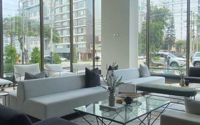 W Loft With Balcony in Luxury Building Barranco
