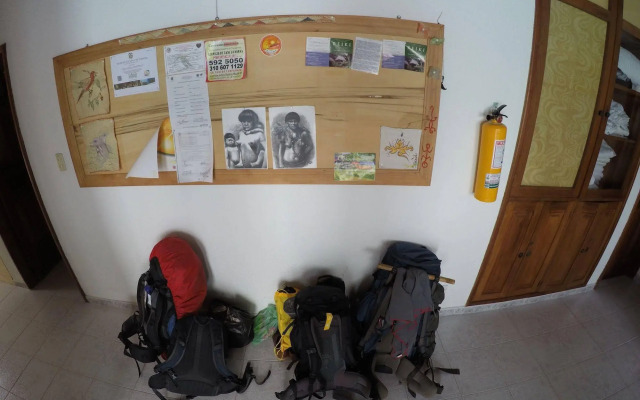 Leticias Guest House - Hostel