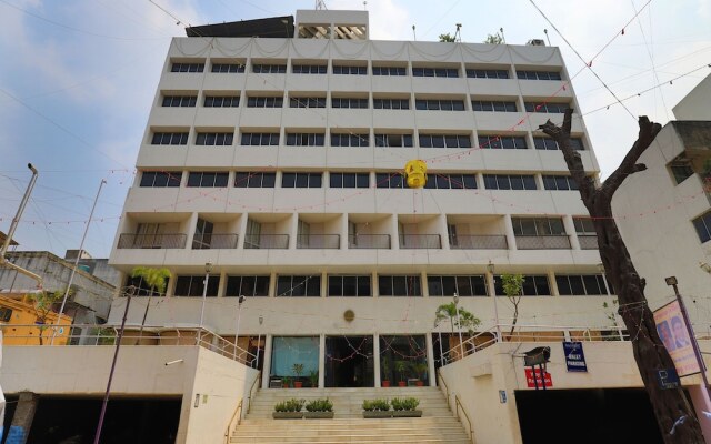 OYO 9677 Hotel Surya