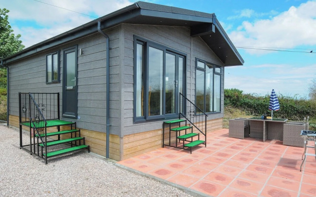 Midway Lodge