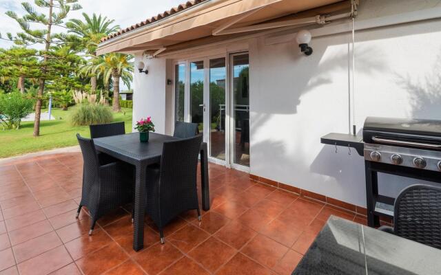 Spacious Holiday Home in Cambrils with Shared Swimming Pool