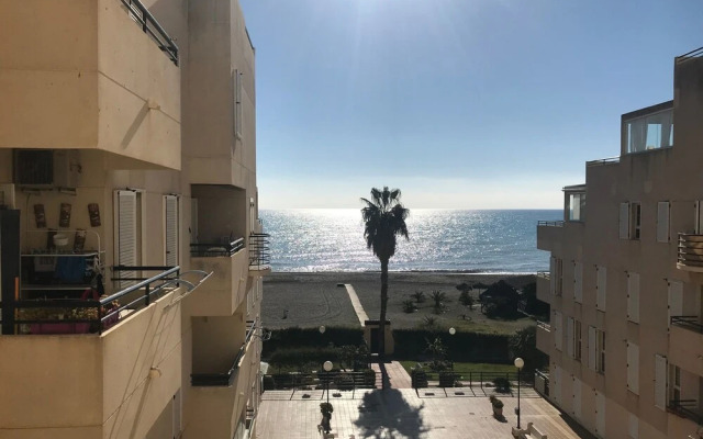 Espectacular residencial en 1ª linea con piscina