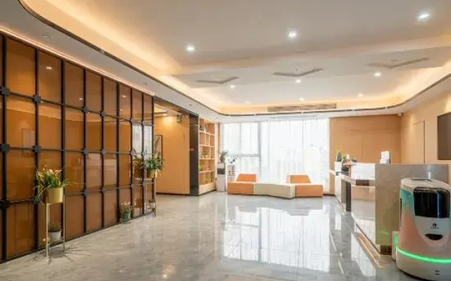 Four Seasons Holiday Hotel (Zhushan Road Subway Station)