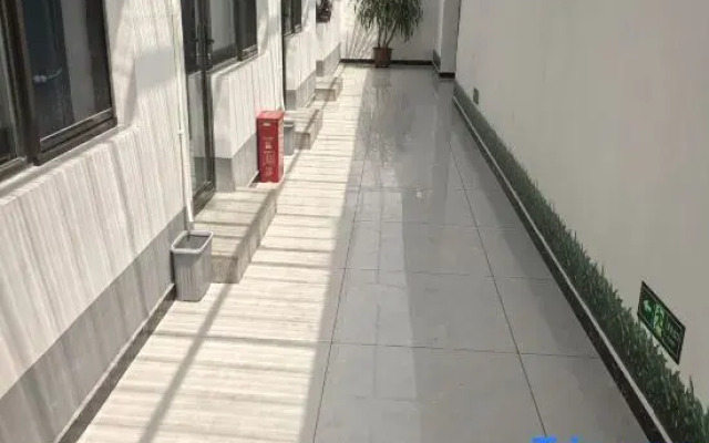 Yuanfu Renmin Hostel