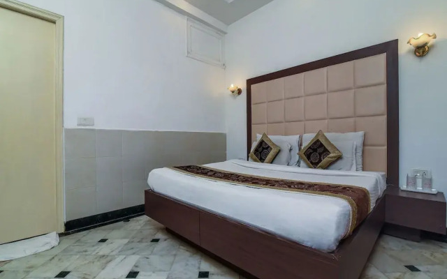 OYO 16359 Optimum Sheela Inn