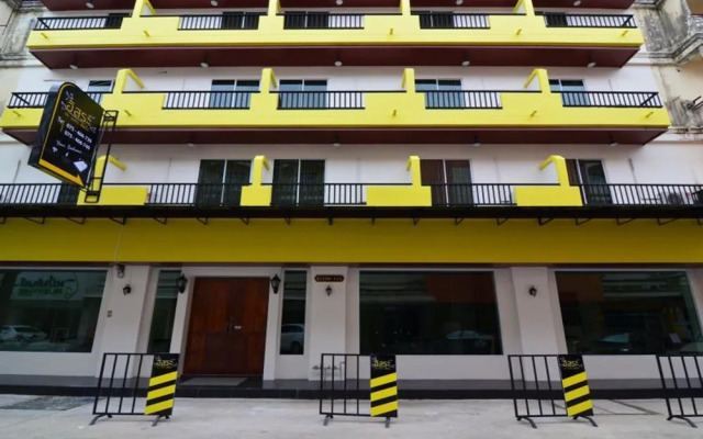 Issara Na Nakhon Living Hotel