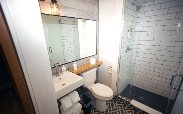 Crash Hotel Squamish